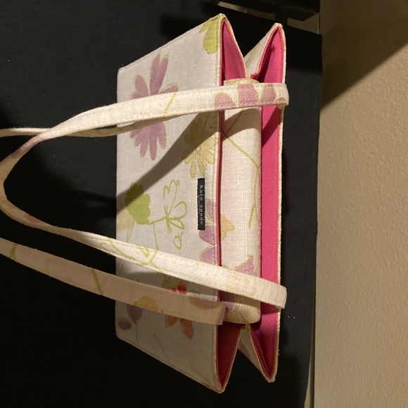 KATE SPADE PRINTED FLOWER THEMED PURSE Perfect for Spring - Picture 3 of 8